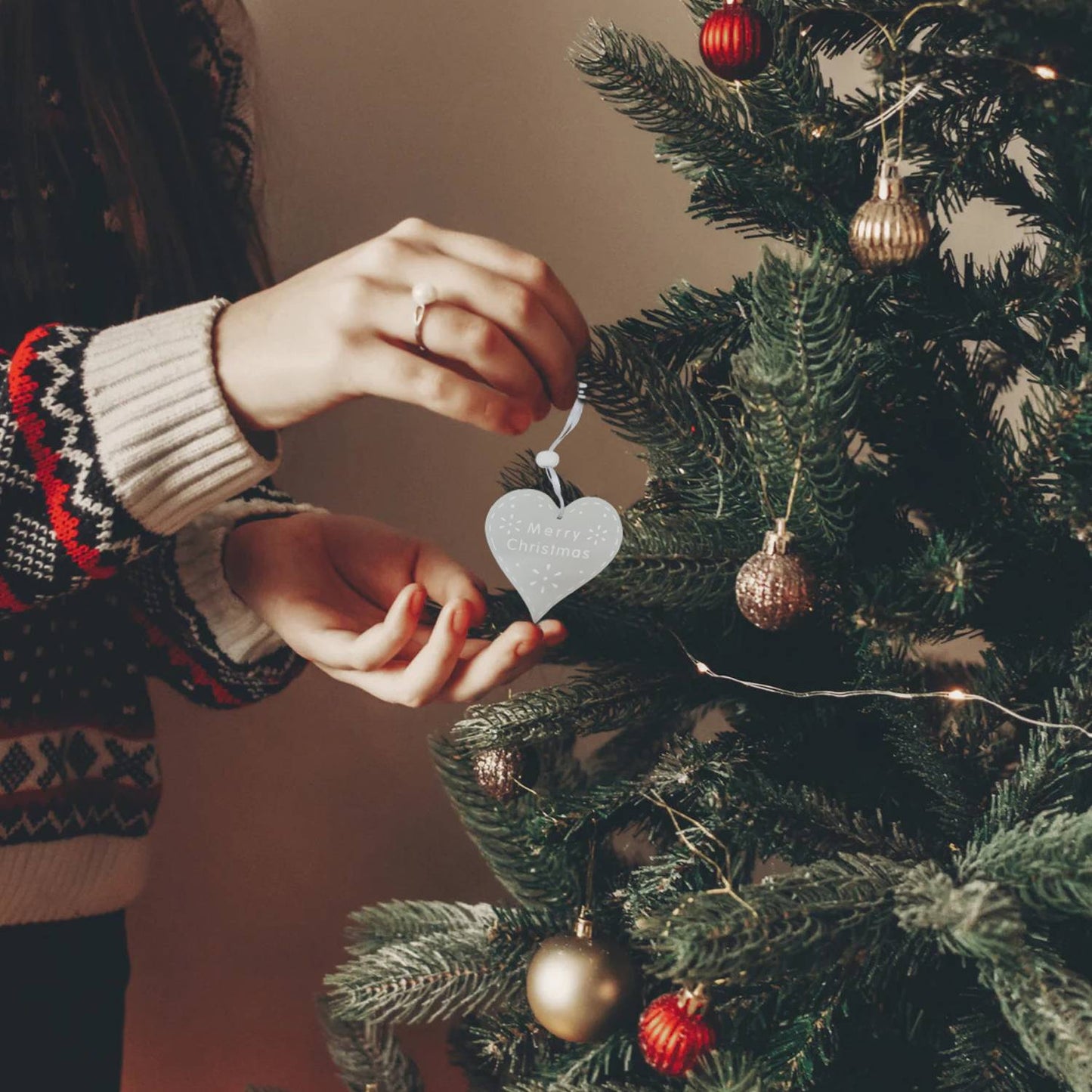 Lot de deux plaques en bois en forme de coeur avec la phrase Joyeux Noël, décoration de Noël, guirlande à accrocher au sapin, dans la maison, salle de bain, cuisine, porte d'entrée