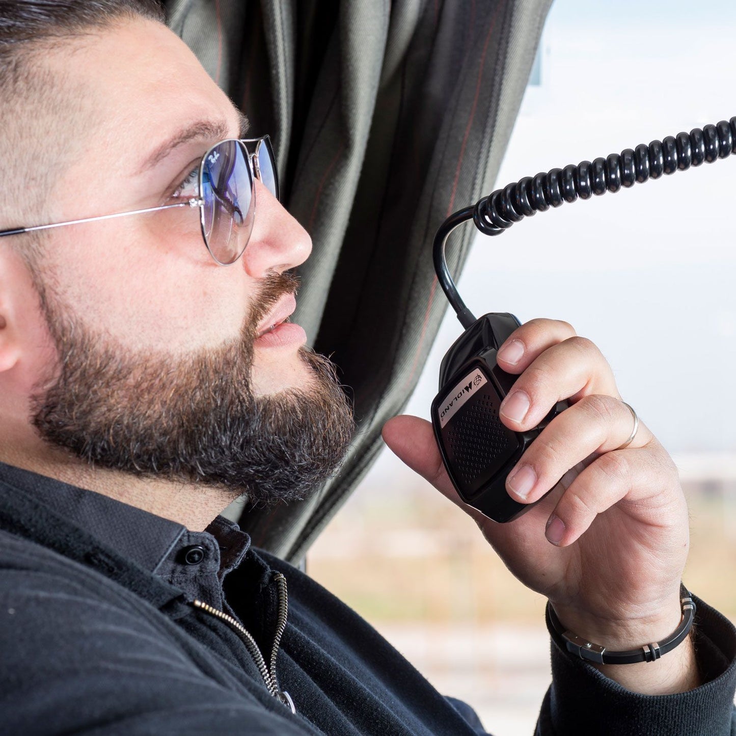 Midland M Zero Plus CB mobile transceiver, 40 AM/FM channels, transceiver with microphone